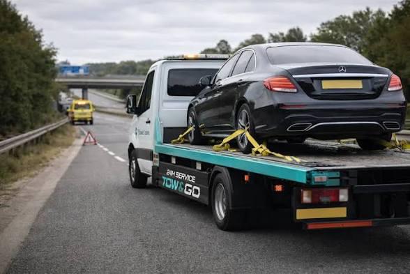 Professional vehicle recovery loading in Hampshire