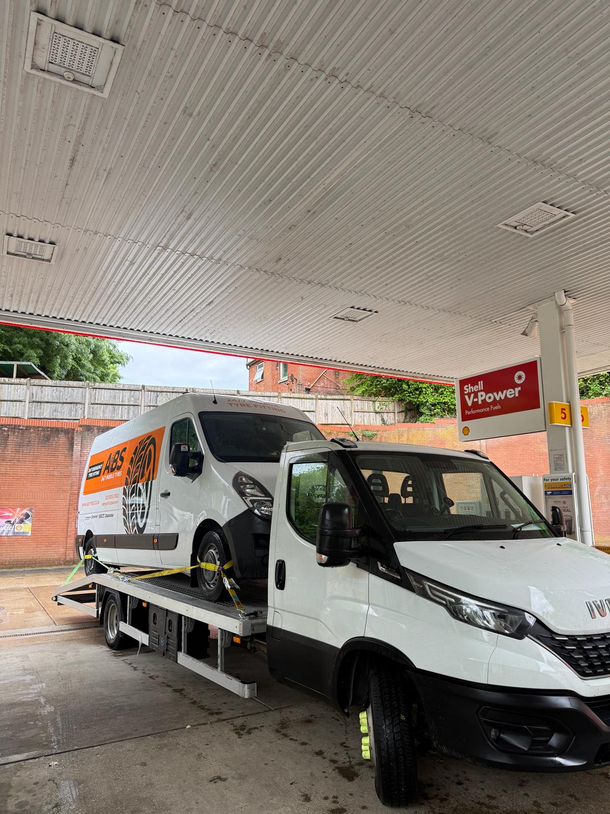 SolentRecovery operator securing a vehicle for transport